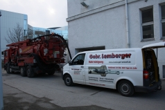 Aufzugsschacht wird gereinigt - Gebr. Lemberger GmbH - München & Bayern